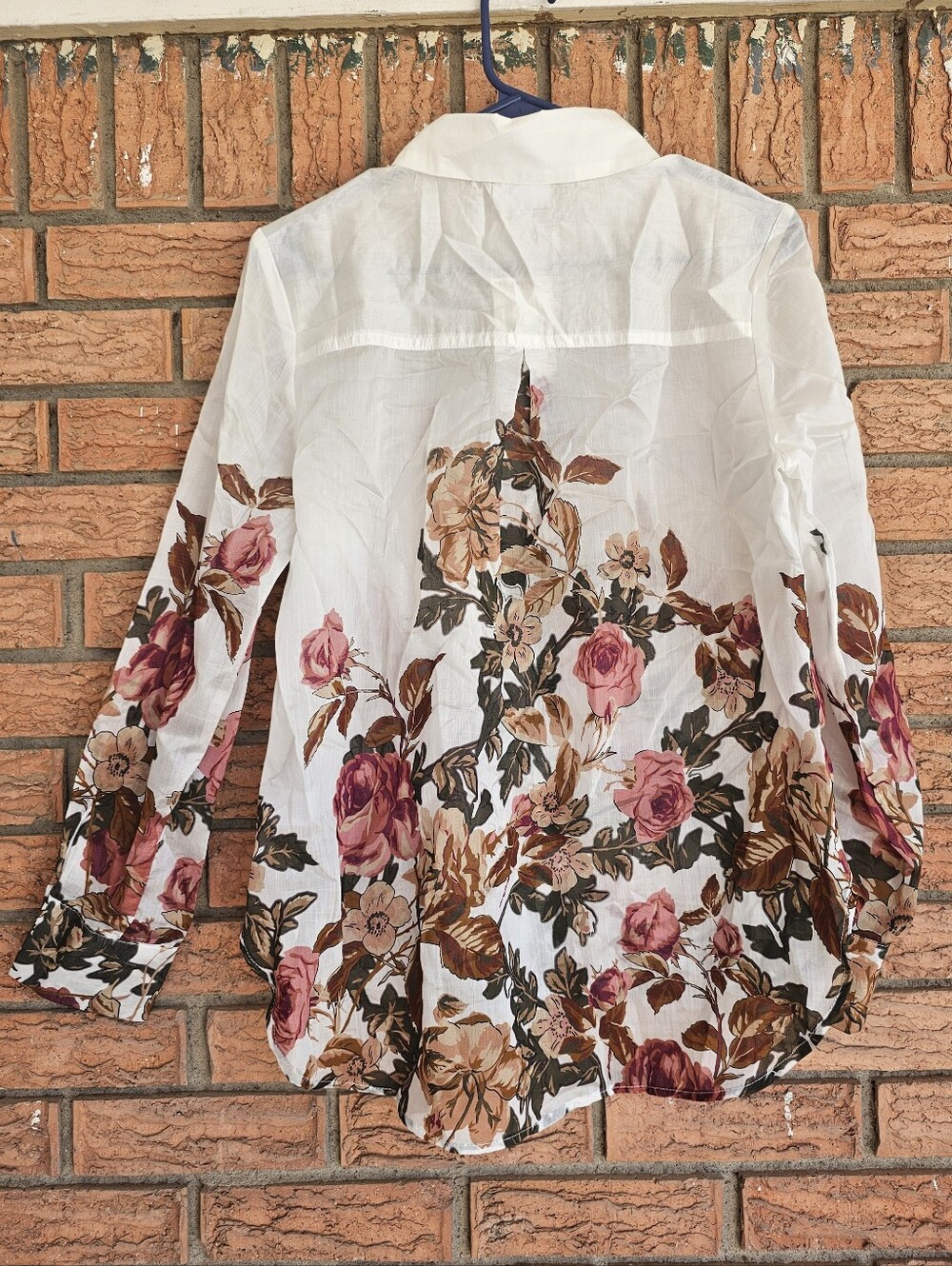 Bailey 44 High-Low Floral Button-Down Blouse—White with Pink Rose Print Size M - Picture 3 of 7